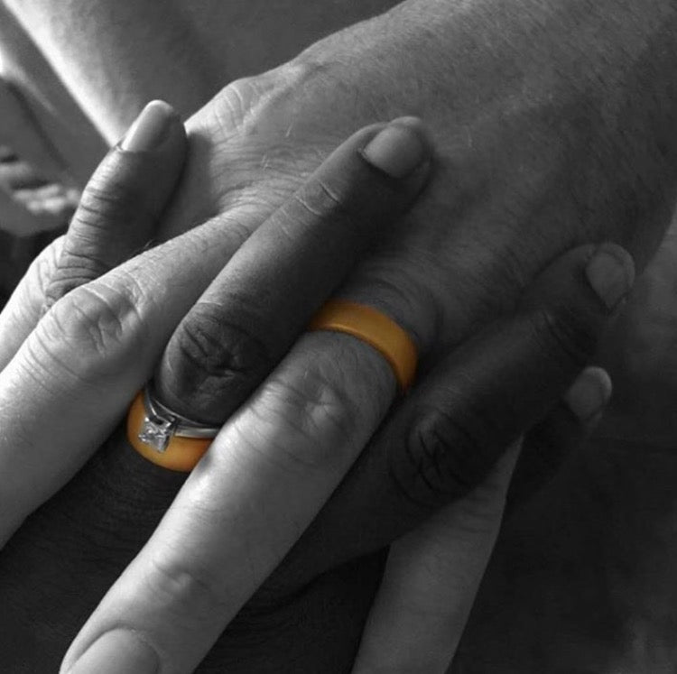 articles/Hands_with_wedding_rings.jpg