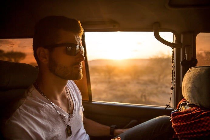 articles/man_with_sunglasses_in_car.jpg